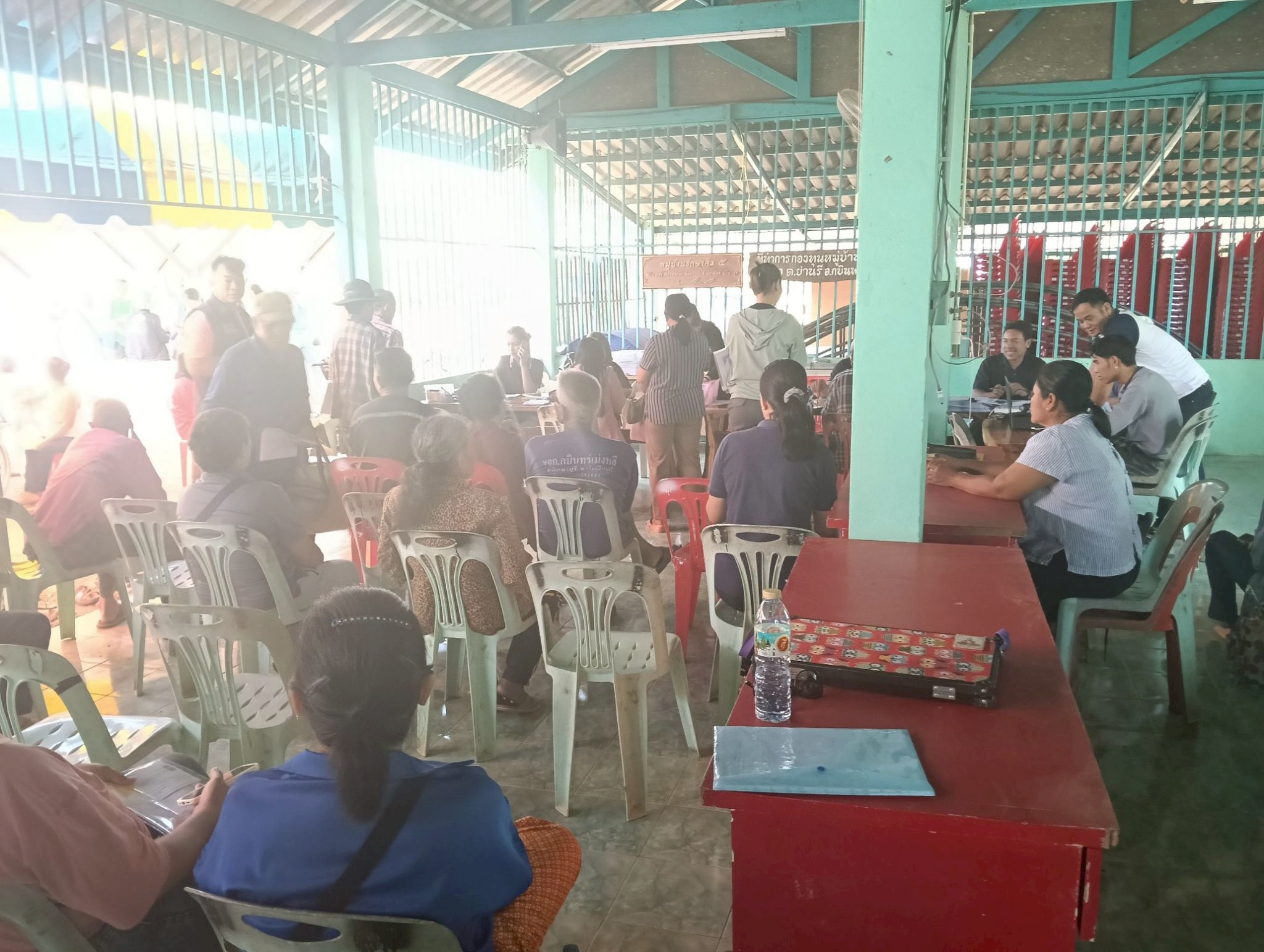 title - วันที่ 1 เมษายน 2569 นายวิทูล ประดิษฐ์บุญ ปฏิรูปที่ดินจังหวัดปราจีนบุรี มอบหมายให้ นายลิขิต ผันผ่อน ผู้อำนวยการกลุ่มกฎหมาย นางสาวปาริชาติ ศรีปราชญ์ ผู้อำนวยการกลุ่มยุทธศาสตร์และการปฏิรูปที่ดิน พร้อมด้วย เจ้าหน้าที่ ส.ป.ก.ปราจีนบุรี ลงพื้นที่ออกศูนย์บริการเคลื่อนที่“Mobile Unit” ณ ตำบลย่านรี อำเภอกบินทร์บุรี จังหวัดปราจีนบุรี